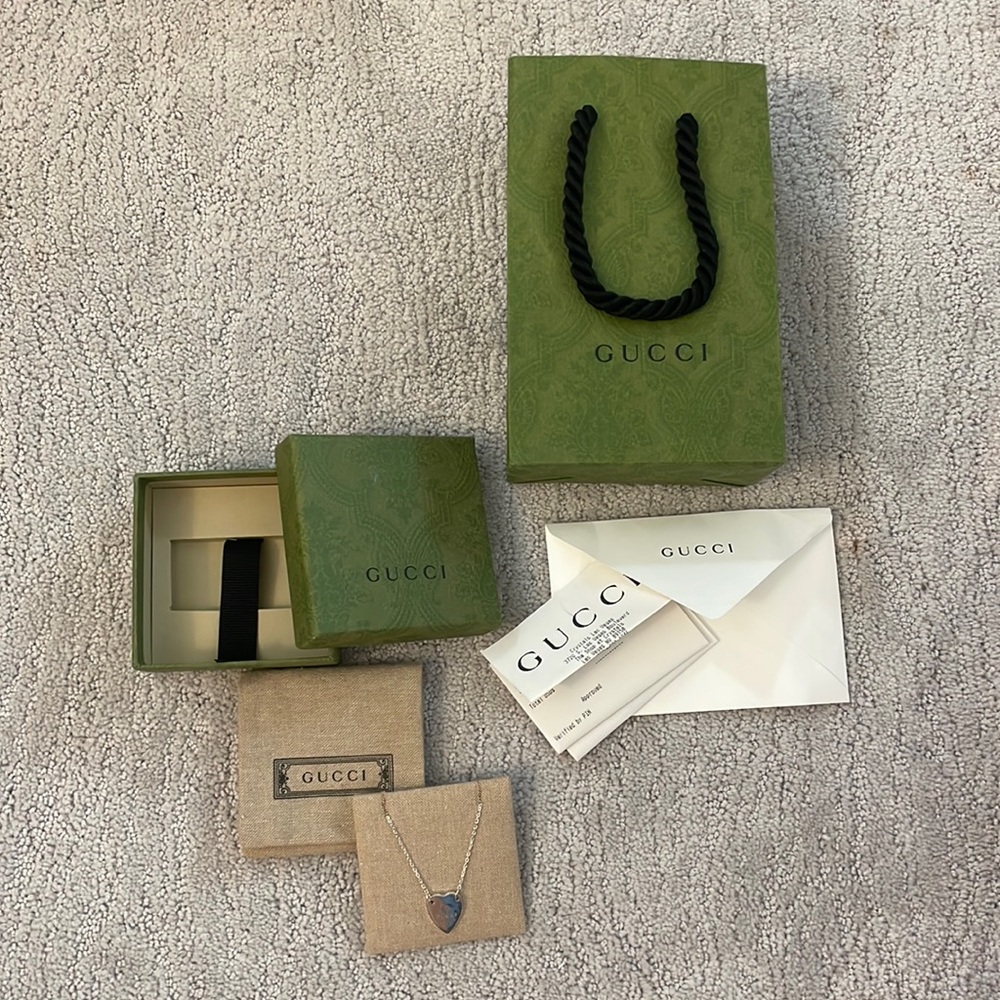 Gucci trademark bracelet with heart pendant